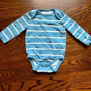 Baby Gap organic snow plow print onesie - 6-12 months